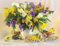 Без бренда «Букет из мимозы и колокольчиков в вазе» в Кемерово